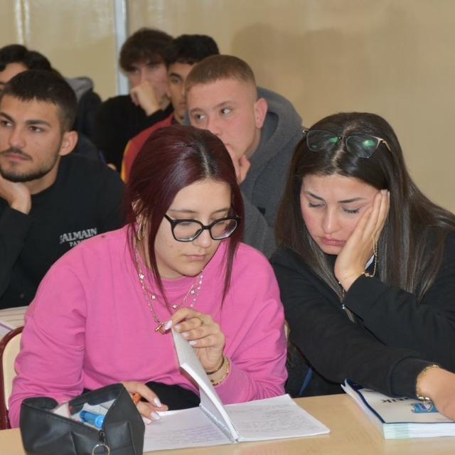 Gençler üniversite hayallerine ücretsiz kavuşuyor