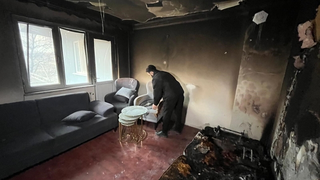 Bebeği üşümesin diye annesine taşındı, döndüğünde evinin kül olduğunu gördü
Evi yanıp söndü kimsenin ruhu bile duymadı
Evi yanan baba çaresiz kaldı