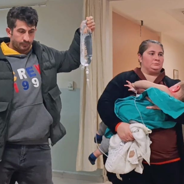 Bursa'da üzerine kaynar su dökülen bebek yaralandı