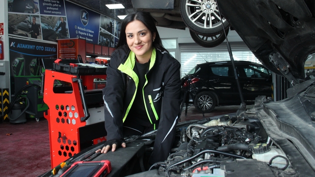 Sanayinin 'Meryem Usta'sı hayaline kavuştu, artık işinin patronu
'Erkek işi' diyenlere 3 diploma ve kendi iş yeriyle yanıt verdi