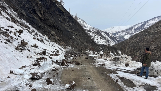 Sason'da heyelanlar vatandaşları tedirgin ediyor