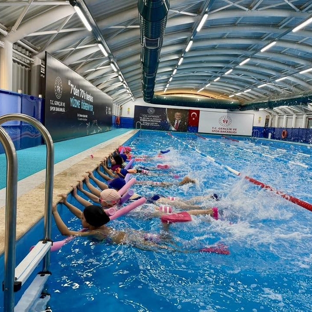 Bilecik'te yüzme antrenmanları devam ediyor