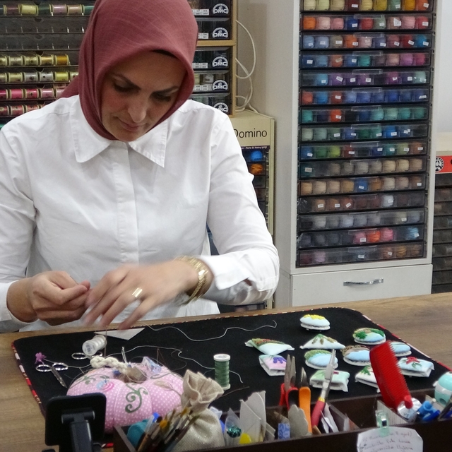 Trabzon'da kadın emeği üretime dönüşüyor: Yerel sanatlar dünyaya açılıyor
D...