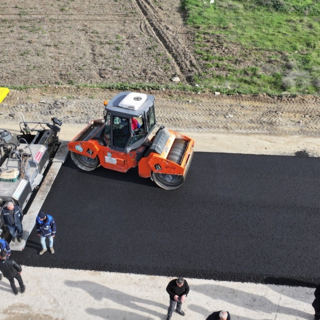 Yeni tesisin ilk asfaltı Hacıbektaşlı'nın yollarıyla buluştu