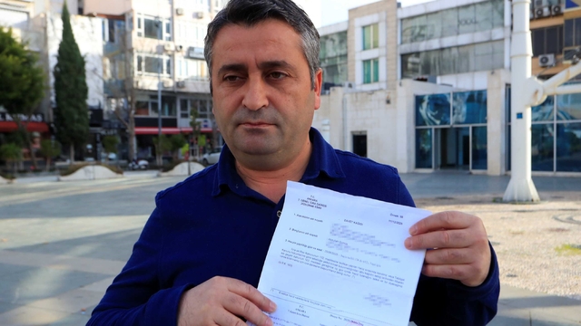 Şehit kardeşine küfreden milletvekiline hakaret etti, davayı kaybedince aracı haczedildi
Davayı kaybetti, verilen para cezasını ödeyemedi
Aracı haczedilen vatandaş: "Bu araba şehidime feda olsun"