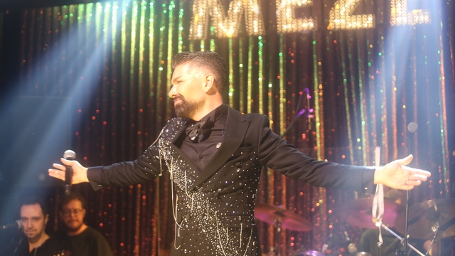 Mehmet Çevik'ten samimi itiraflar: "Sahne aşkım hiç bitmedi"
"Onlar oldukça sahnelerdeyim"