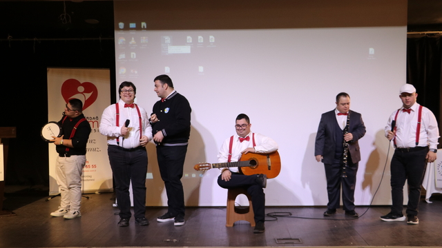 Tekirdağ'da özel bireyler sahne performansıyla farkındalık oluşturuyor