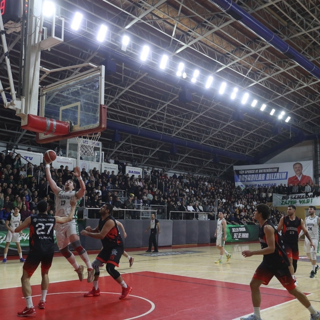 Sakarya Büyükşehir Basketbol liderliğini sürdürdü