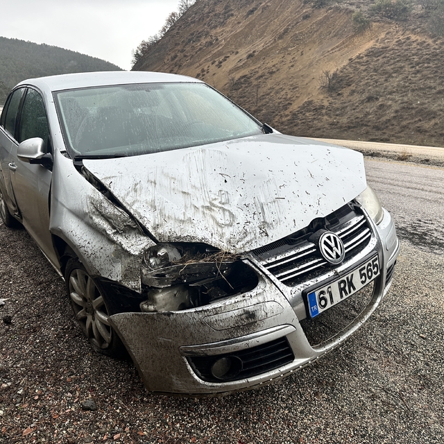 Kayak merkezine gitmek için yola çıkan aile kaza yaptı: 3 yaralı