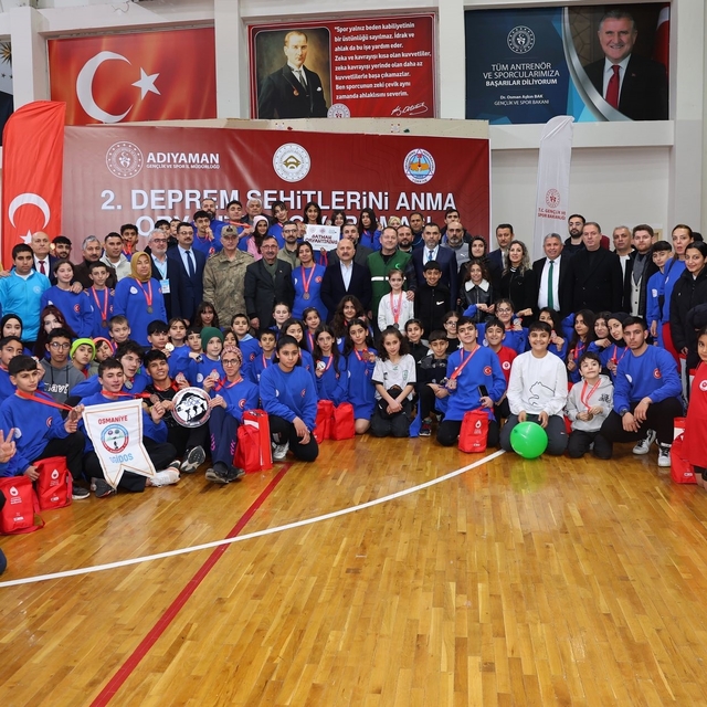 Madalyalar deprem şehitlerinin anısına verildi