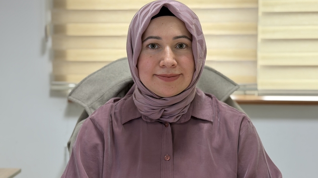 Uzmanından hayati uyarılar: "Kanserden korunmak mümkün"
"Ülkemizde şu anda 680 bin civarında kanser hastası biliniyor"
"Çevresel faktörlerden uzak durabilirsek, sağlıklı beslenirsek, sigara ve alkolün aşırı tüketimi olmazsa ve taramalarımızı yaptırırsak kanseri çok erken evrede tespit edebilir ve kanserden korunabiliriz"