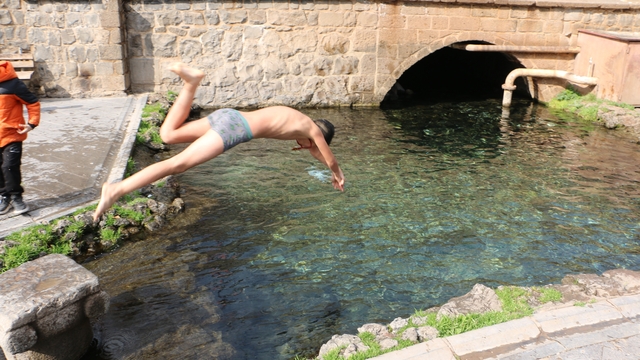 Güneşi gören çocuklar Anzele Parkı'na koştu