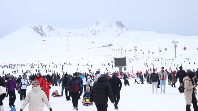 Erciyes'te hafta sonu yoğunluğu