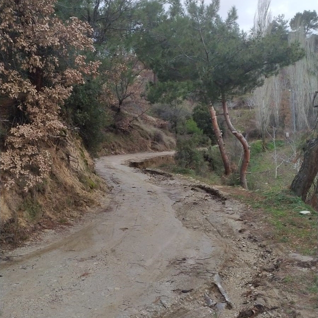 Bozuk yol yağışların ardından çileye döndü