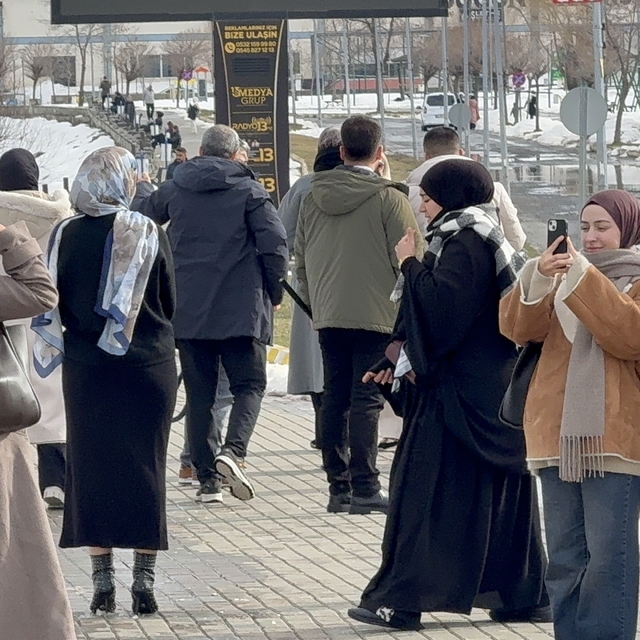 Tatvan'da bahar havası: Van Gölü Sahili'nde yoğunluk