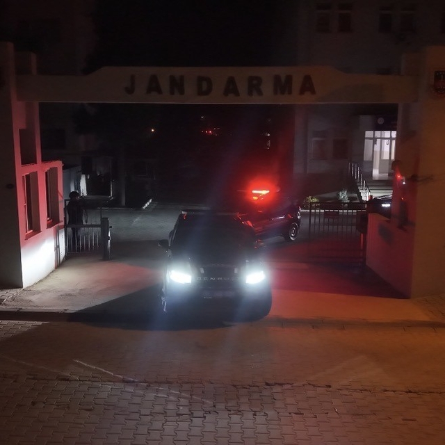 İzmir'de yolsuzluk operasyonunda 4 tutuklama