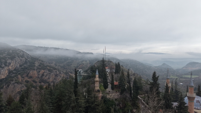 Belekoma Kalesi ve Şeyh Edebali Türbesi'nde sis etkili oldu