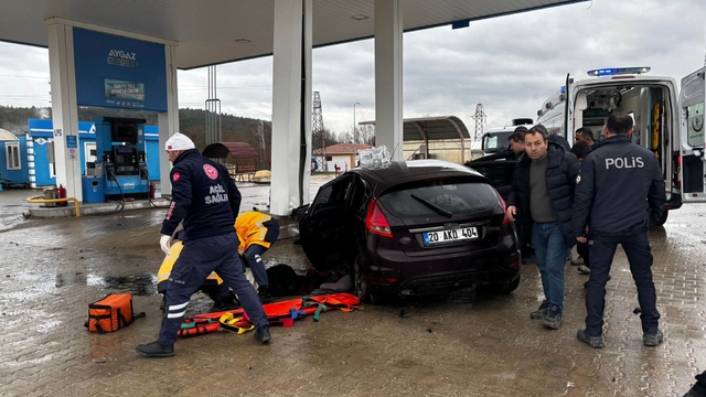 Karabük'te LPG istasyonuna çarpan otomobildeki 5 kişi yaralandı