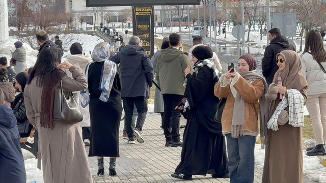 Tatvan'da bahar havası: Van Gölü Sahili'nde yoğunluk
