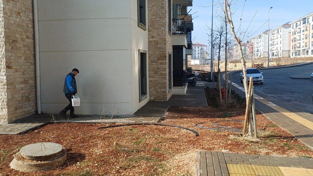 Adıyaman Belediyesi'nden Örenli TOKİ'de haşereyle mücadele