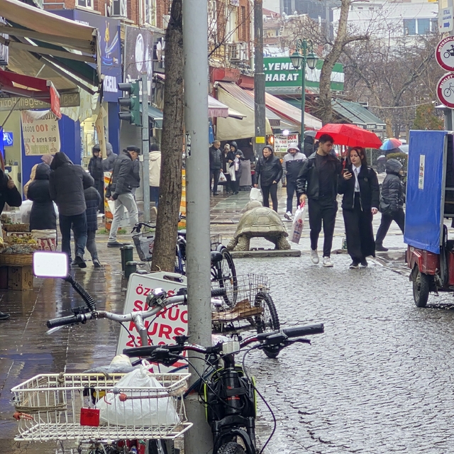 Sağanak yağış kentte etkisini gösterdi
