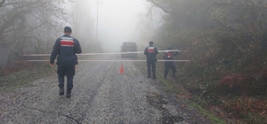 Türkeli'de heyelan nedeniyle köy yolu ulaşıma kapandı