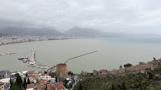 Alanya'da sağanak sonrası denizin rengi değişti