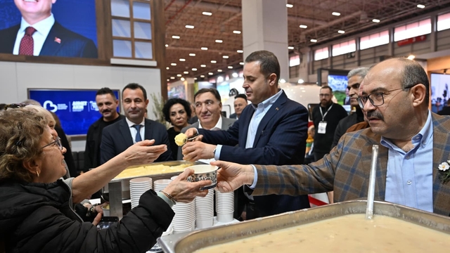 Vali İsmail Ustaoğlu, EMITT'te Balıkesir standına hayran kaldı