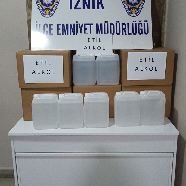 Bursa'da sahte alkol operasyonu: 135 litre etil alkol ele geçirildi