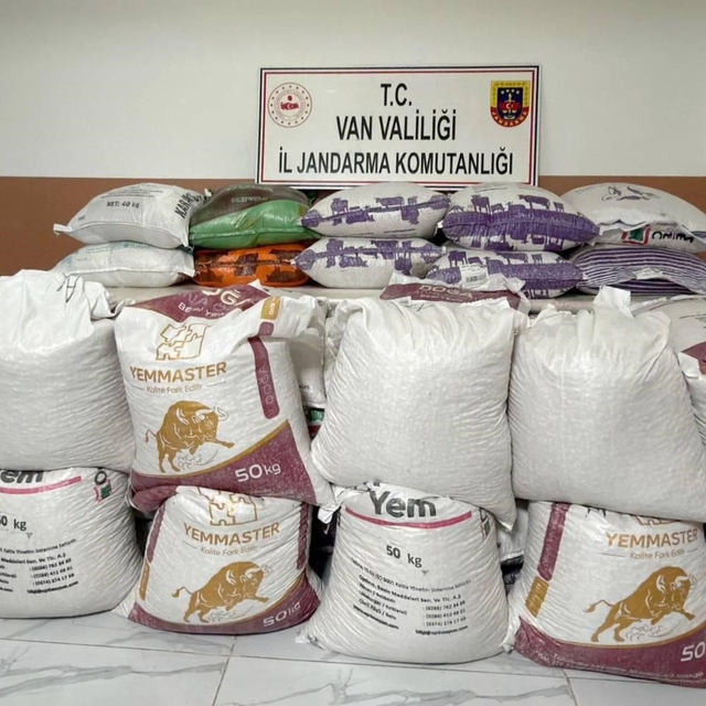 Van'da 3,5 milyon TL değerinde kaçak gıda malzemesi ele geçirildi