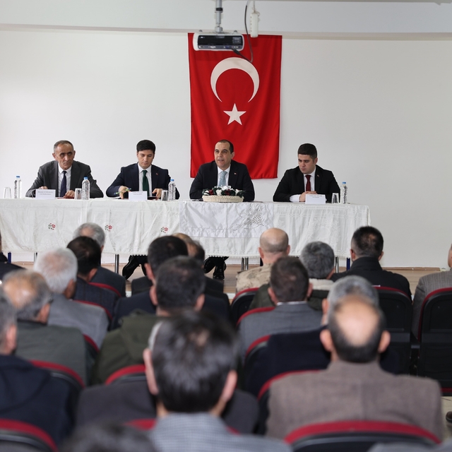 Iğdır Valisi Taşolar, Aralık ilçesinde muhtarlarla bir araya geldi