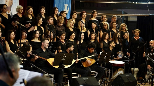 Aliağa'da Türk Halk Müziği rüzgârı esti