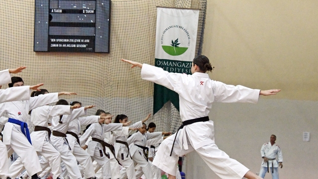 Osmangazi'de 300 karateci kuşak sevinci yaşadı
