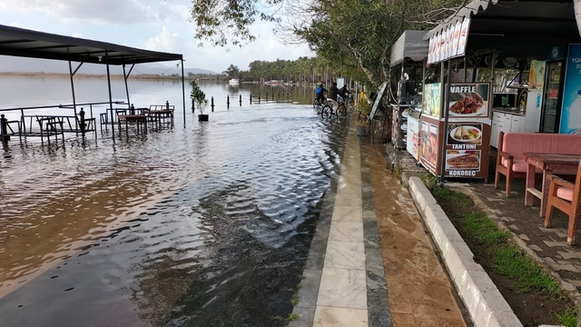 Köyceğiz Gölü'nde taşkın devam ediyor