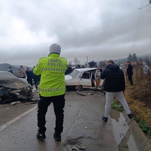 Ordu'da iki otomobil çarpıştı: 2 yaralı