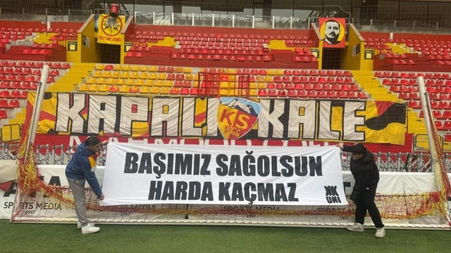 Kayserispor taraftarından Harda Kaçmaz pankartı
