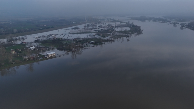 Edirne'de "turuncu alarm" seviyesindeki Meriç Nehri'nde su debisi düşmeye başladı