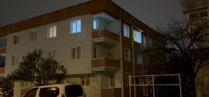 Telefonla yüksel sesle konuşma kavgasında ablasını bıçaklayıp balkondan atl...