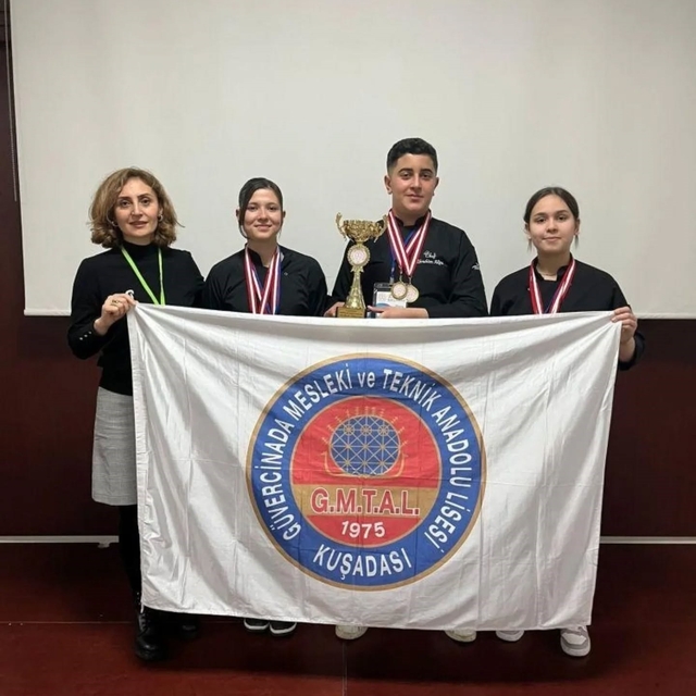 Kuşadası'ndaki okul aşçılık yarışmasında bölge birincisi oldu