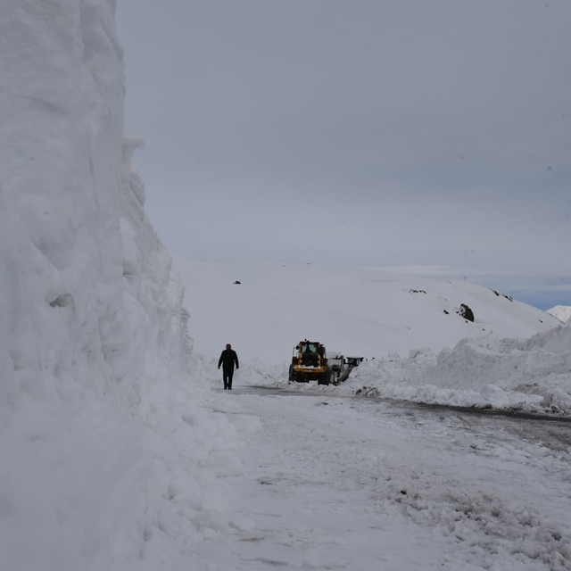 Hakkari'de 143 yerleşim yeri yolu ulaşıma açıldı