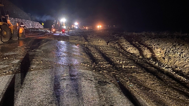 Bolu'da heyelan nedeniyle kapanan yol tekrardan ulaşıma açıldı