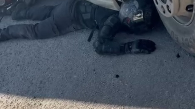 Motosikleti ile TIR'ın altında kalıp sıkışan kurye: Ekipmanlarım sayesinde hayattayım