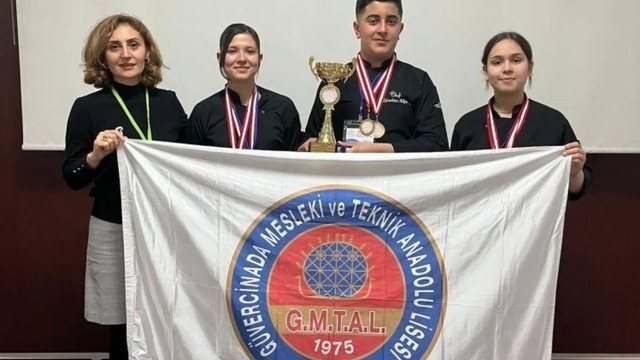 Kuşadası'ndaki okul aşçılık yarışmasında bölge birincisi oldu