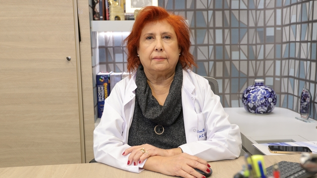 Uzmanından uyarı: "Bu kanserin erken evrede hiçbir belirtisi yok"
Tıbbi Onkoloji Uzmanı Dr. Aynur Eken:
"Serviks kanseri erken evrede belirti vermediği için smear ile erken tanı koyabiliyoruz"