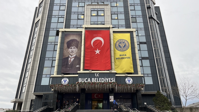 Buca Belediyesine operasyonda 26 şüpheli adliyede