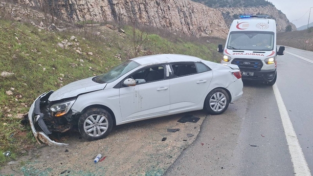 Bilecik'te kaygan yol kazaya neden oldu: 2 yaralı