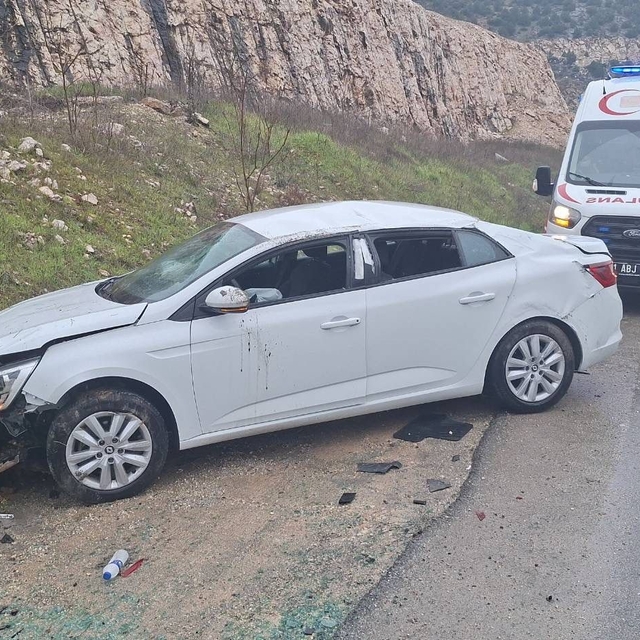 Bilecik'te kaygan yol kazaya neden oldu: 2 yaralı