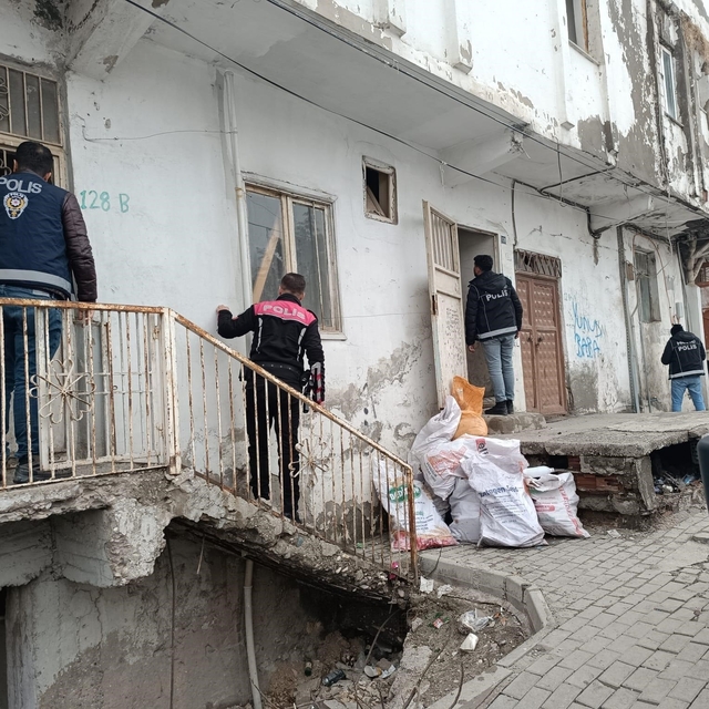 Şırnak'ta parklarda narko-alan kıskacı: 5 şüpheli gözaltına alındı