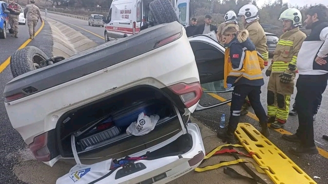 Yayladağı'nda takla atan otomobilin sürücüsü yaralandı