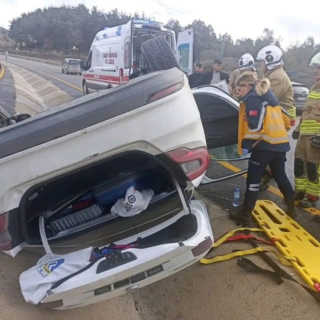 Yayladağı'nda takla atan otomobilin sürücüsü yaralandı